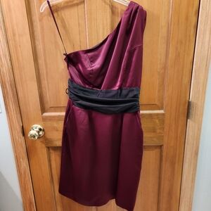 Worthington one-shoulder Silky Cocktail Dress, Burgandy / Black Size 10